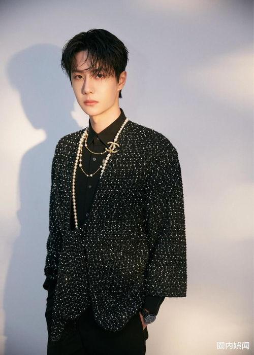 王一博群演爆料视频,揭秘明星幕后幕后故事  第1张